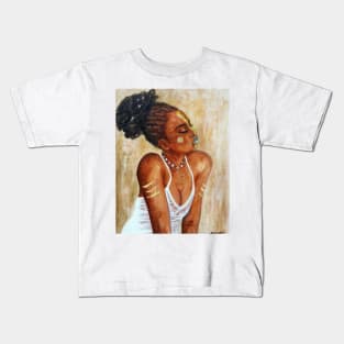 Posing 32 Kids T-Shirt